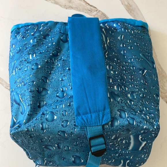 NWOT* Thermos brand cooler/picnic napsack with plastic plate, cups, cutlery - Picture 4 of 15